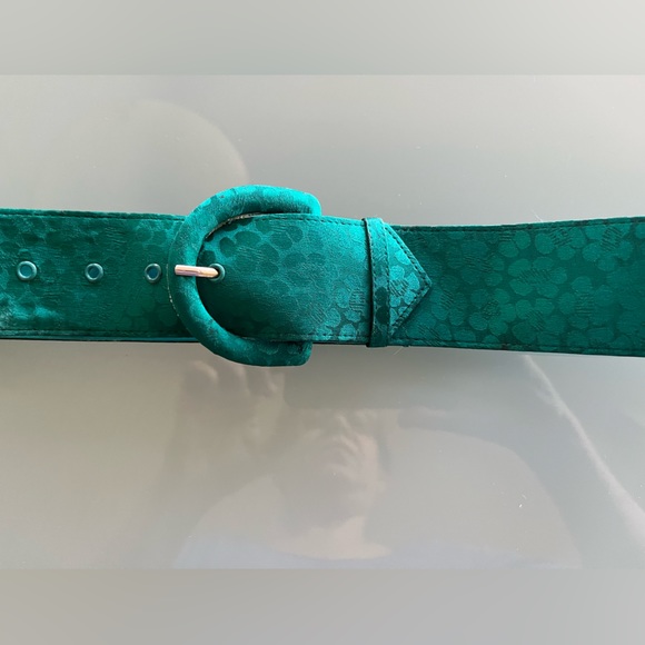 Argenti Unique emerald green 100% satin silk belt 2" wide silk buckle 32" waist - Picture 6 of 7